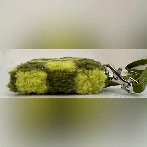 NOBO | faux Sherpa wallet. - Picture 12 of 12